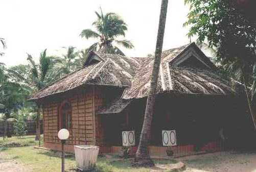 kadapuram06.jpg (22851 bytes)